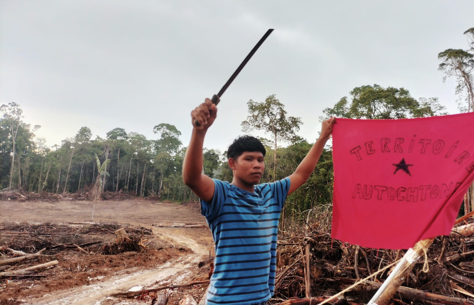 An indigenous village in French Guiana threatened by the construction of a power station